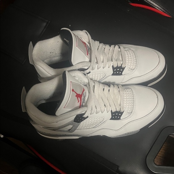 Nikes Jordan new 4s that just dropped !!